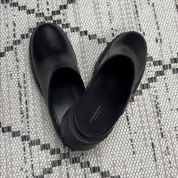 Vagabond Women's Black Slip-On clogs - Picture 4 of 9